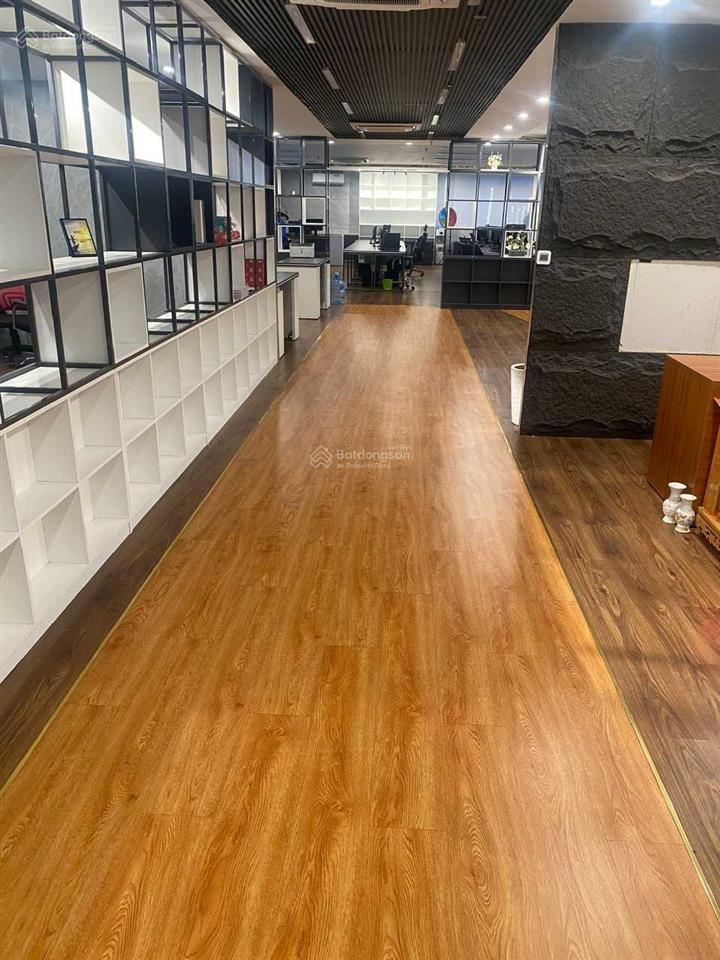 Cho thuê văn phòng điện biên phủ bình thạnh sẵn fitout nội thất. dt 350m2