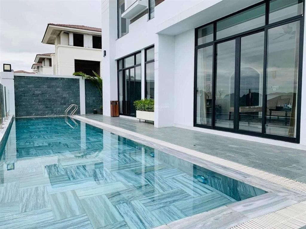 Bán gấp biệt thự flc view trực diện vịnh hạ long giá 16 tỉ do cần thu tiền về  0914 043 ***