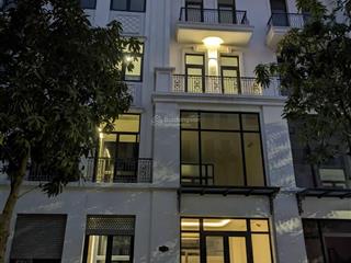 Cho thuê nhà phố nguyên căn 5 tầng hoàn thiện có thang máy vinhomes grand park giá 25tr/ tháng