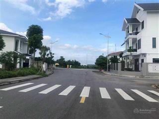 Bán đất phân lô 93m2, 2 mặt đường, view trường đại học và vườn hoa