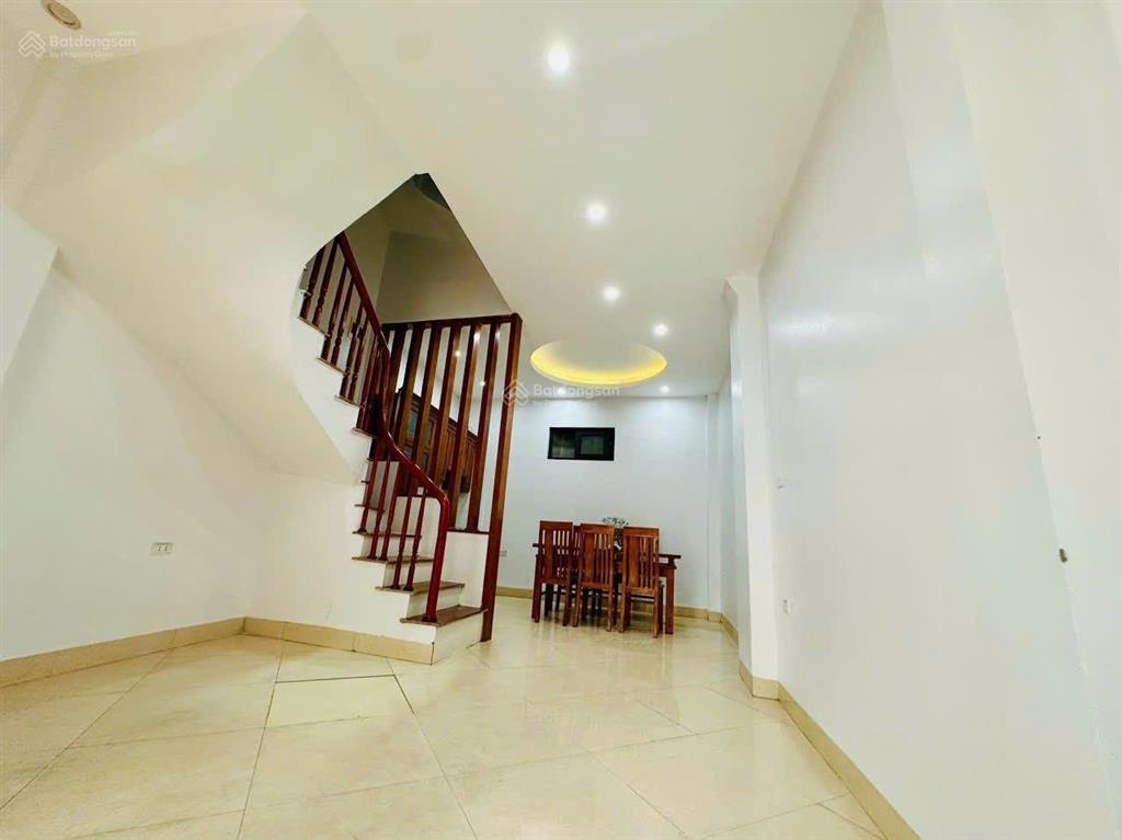 Cho thuê nhà chính chủ ngõ 211 khương trung 45m2 x 5 tầng 4pn 11 triệu