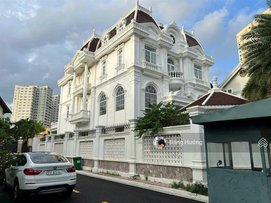 Bán siêu biệt thự mặt tiền hai bà trưng, p da kao, q1. dt 15x30m. 120 tỷ thương lượng