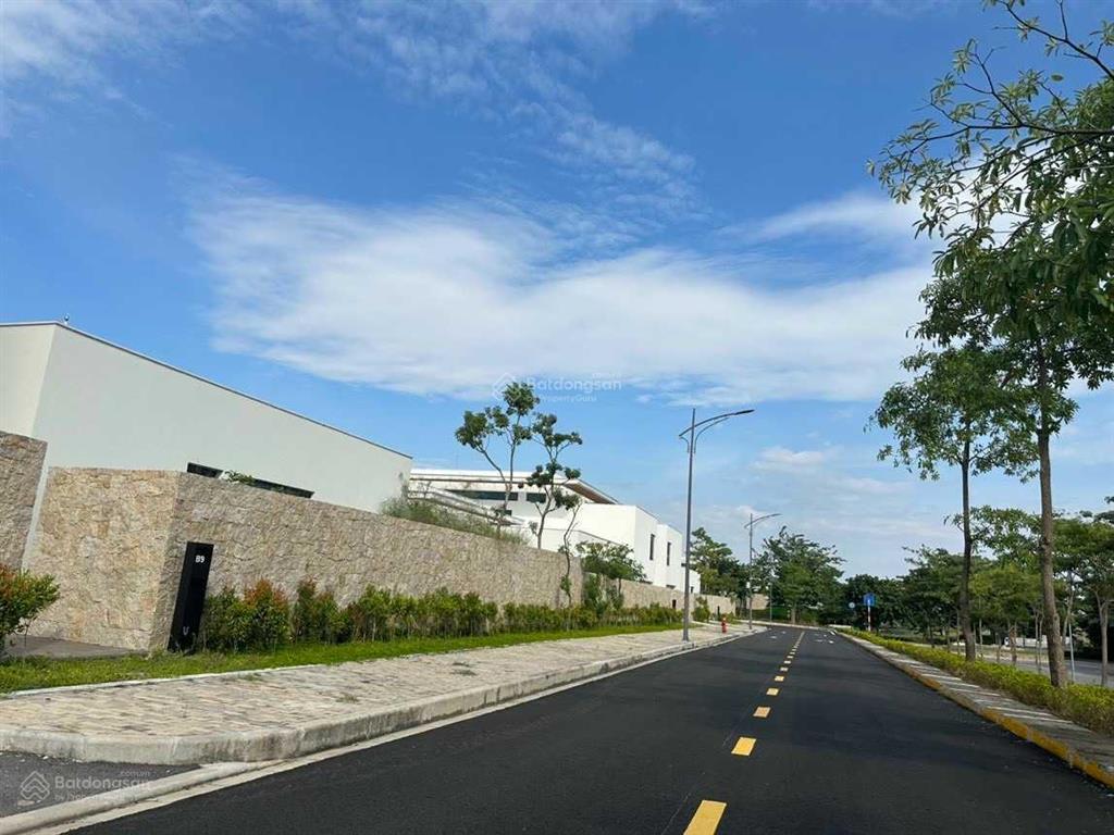 Bán biệt thự avenue sân golf vân trì giá tốt