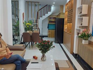 Hộ khẩu hai bà trưng dân xây 39m, 5 tầng, giá 5,95 tỷ, sát phố, ô tô tránh cách 20m.