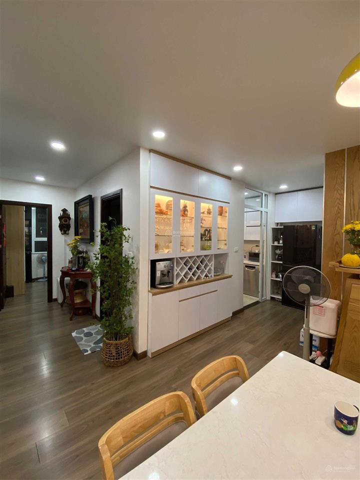 Chính chủ bán gấp chcc 24t1 hoàng đạo thúy 160m2 và 122m2 tầng 12 full nội thất giá rẻ, ở ngay