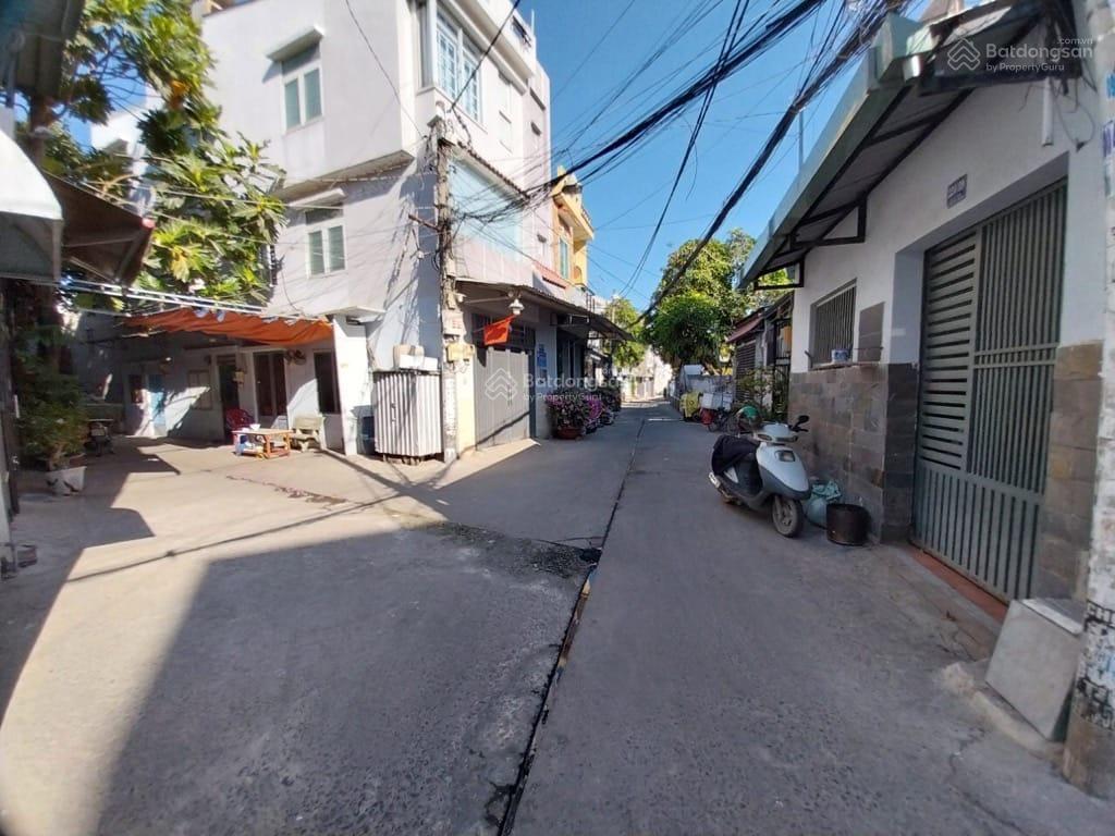 Bán nhà chia tài sản văn thân, 50m2, 3 tầng btct, 4 phòng ngủ, gần chợ bình tiên, hẻm thông.
