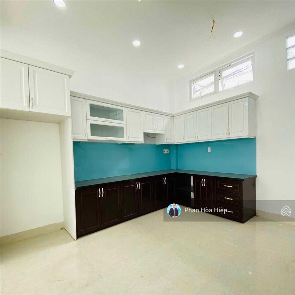 Chuyển công tác bán nhà tân hóa, 4 x 12, 4 tầng btct 4 pn 4wc, oto đậu sát vách, 5p ra chợ phú lâm