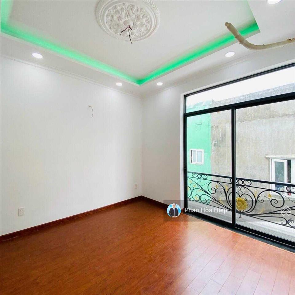 Chuyển công tác bán nhà tân hóa, 4 x 12, 4 tầng btct 4 pn 4wc, oto đậu sát vách, 5p ra chợ phú lâm