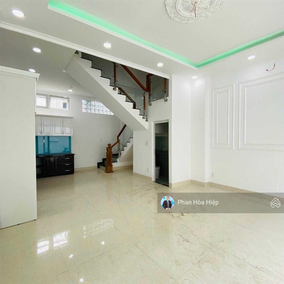 Chuyển công tác bán nhà tân hóa, 4 x 12, 4 tầng btct 4 pn 4wc, oto đậu sát vách, 5p ra chợ phú lâm