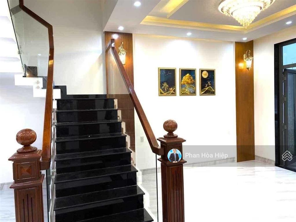 Kẹt tiền bán nhà phan văn khỏe, 48m2, 4 tầng btct, 4pn, vài căn ra mt, kế bên chợ bình tây