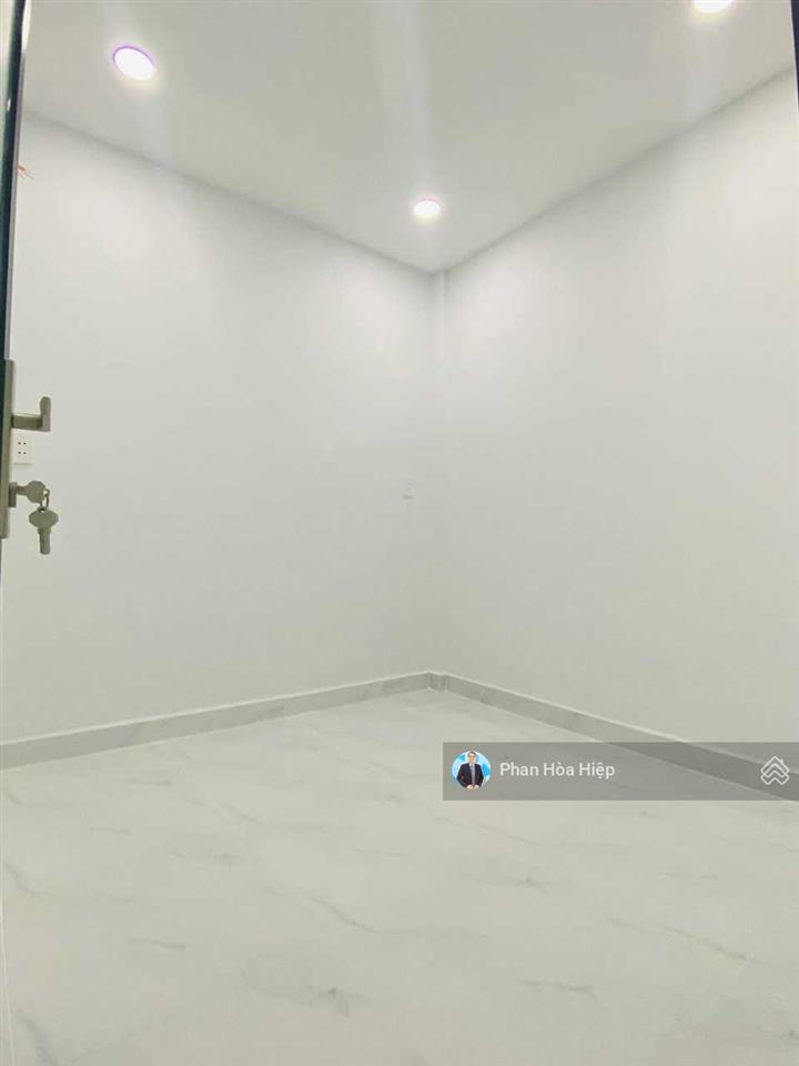Nhà 5 tầng hậu giang kế trường lam sơn, 50m2, 4 pn 4wc, chính chủ xây kiên cố, hẻm xe tải 5m thông