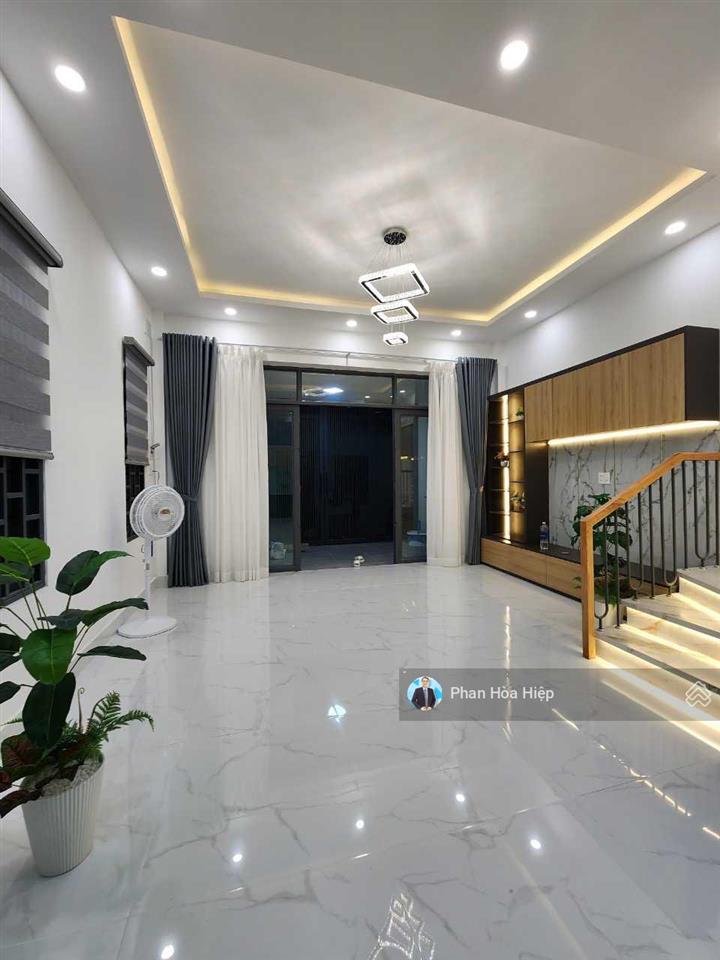 Nhà mới ở ngay bà hom, 66m2 ngang 5m, 3 tầng btct 4pn tặng nội thất cao cấp