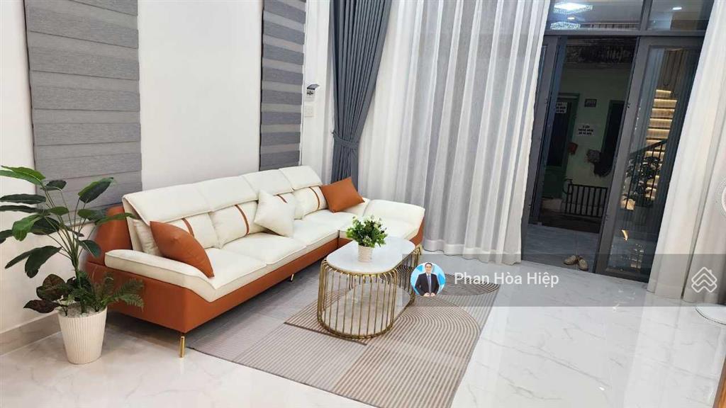 Nhà mới ở ngay bà hom, 66m2 ngang 5m, 3 tầng btct 4pn tặng nội thất cao cấp