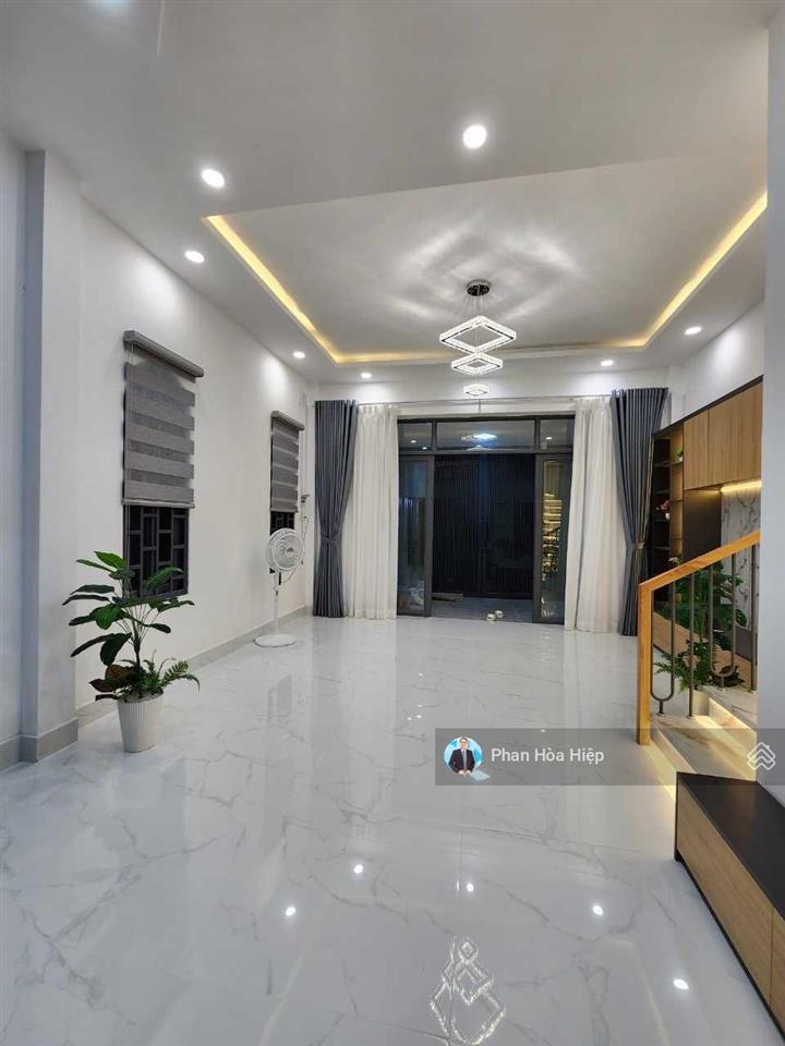 Nhà mới ở ngay bà hom, 66m2 ngang 5m, 3 tầng btct 4pn tặng nội thất cao cấp