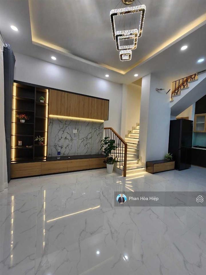 Nhà mới ở ngay bà hom, 66m2 ngang 5m, 3 tầng btct 4pn tặng nội thất cao cấp