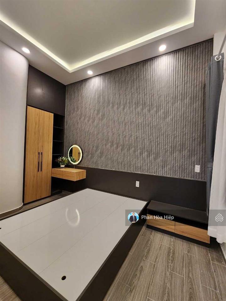 Nhà mới ở ngay bà hom, 66m2 ngang 5m, 3 tầng btct 4pn tặng nội thất cao cấp