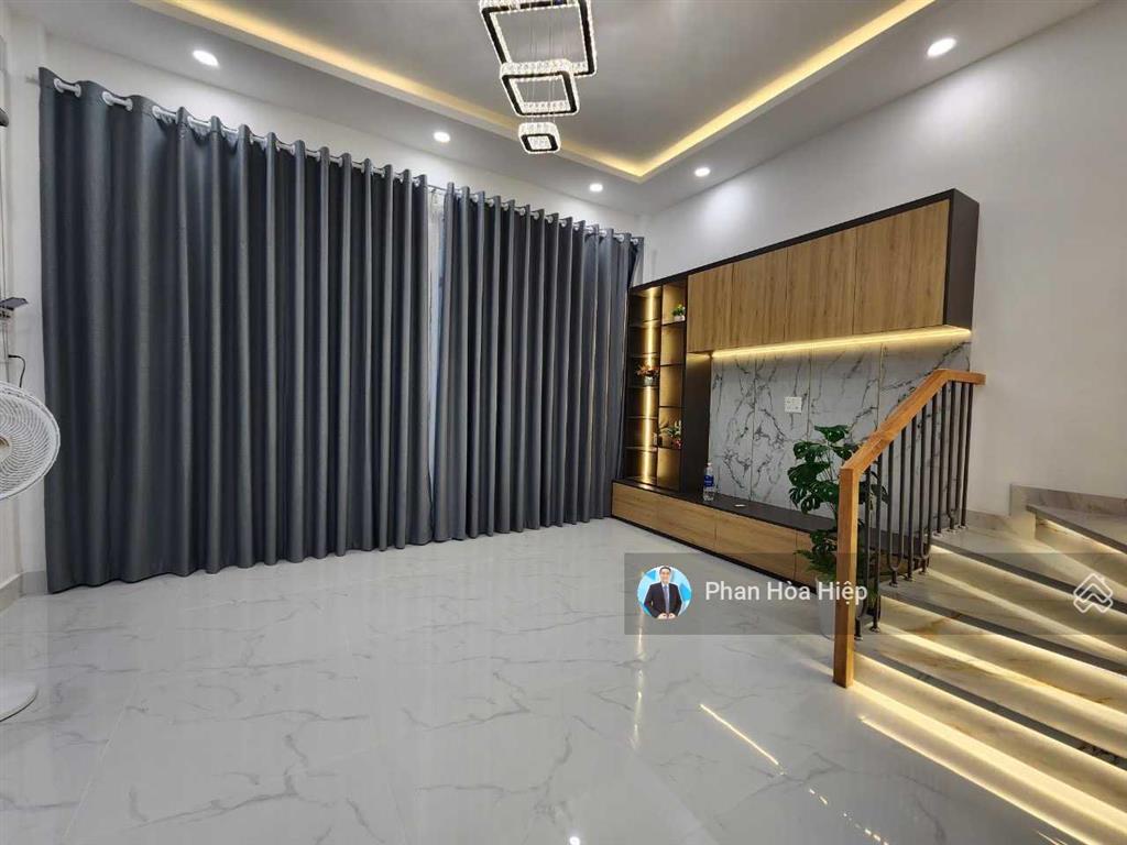 Nhà mới ở ngay bà hom, 66m2 ngang 5m, 3 tầng btct 4pn tặng nội thất cao cấp