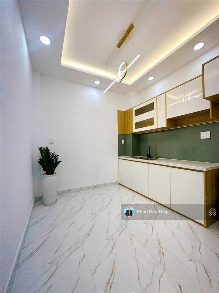 Đổi nhà mới bán hxh bà hom, 4 x 16, 3 tầng 4pn 3wc, sân thượng,gần chợ phú lâm, vài căn ra mặt tiền