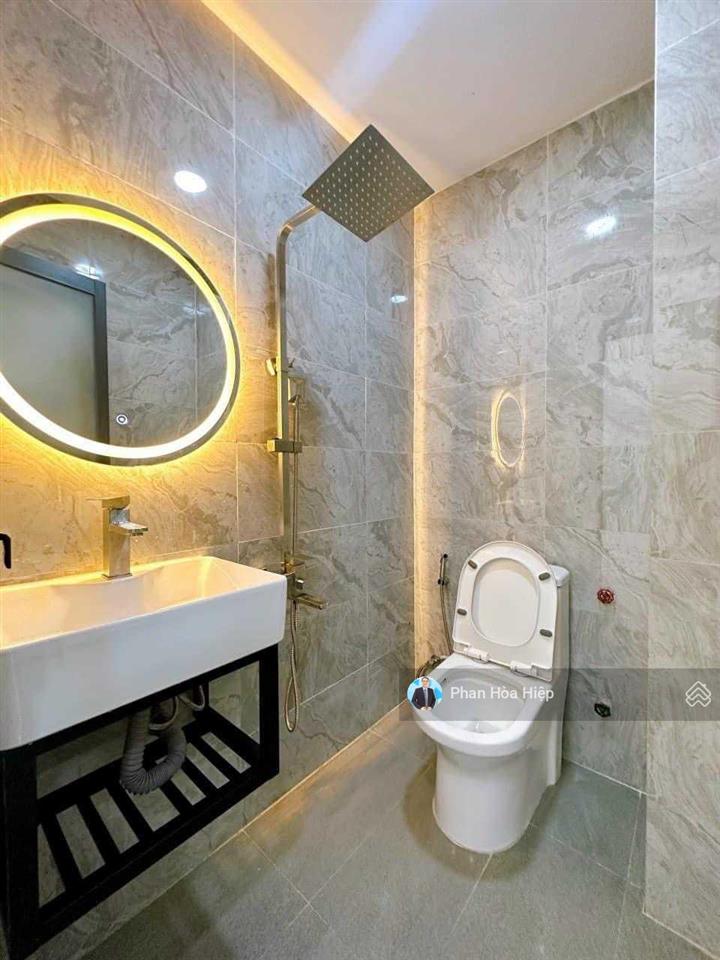 Đổi nhà mới bán hxh bà hom, 4 x 16, 3 tầng 4pn 3wc, sân thượng,gần chợ phú lâm, vài căn ra mặt tiền