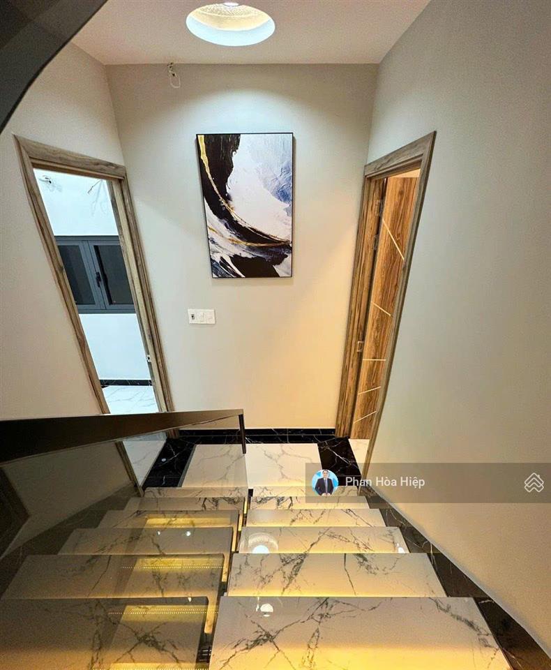 Nhà mới hxh hồng bàng, 60m2, 5 tầng 5pn 5wc thiết kế hiện đại, cách thuận kiều plaza khoảng 100m