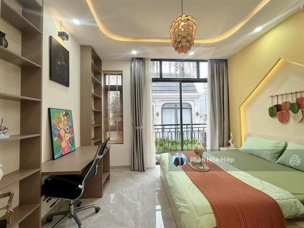 Kẹt tiền bán gấp nhà hxh minh phụng, 4 tầng btct, 4 x 15, 4pn, 5wc, sân thượng thông thoáng