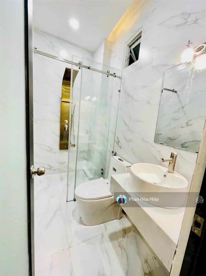 Chính chủ bán gấp hxh bà hom,4 x 14, 3 tầng btct, 4pn, 3wc, vài bước ra chợ phú lâm, phố ẩm thực