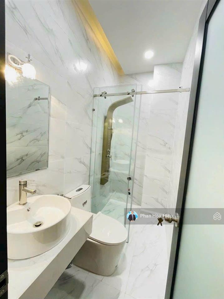 Chính chủ bán gấp hxh bà hom,4 x 14, 3 tầng btct, 4pn, 3wc, vài bước ra chợ phú lâm, phố ẩm thực
