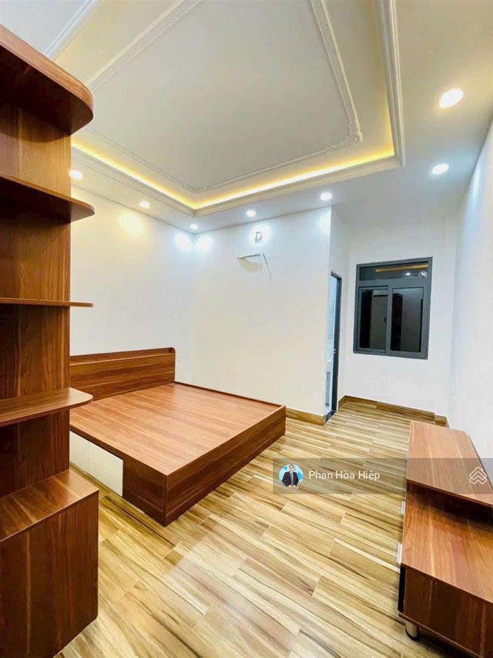 Chính chủ bán gấp hxh bà hom,4 x 14, 3 tầng btct, 4pn, 3wc, vài bước ra chợ phú lâm, phố ẩm thực