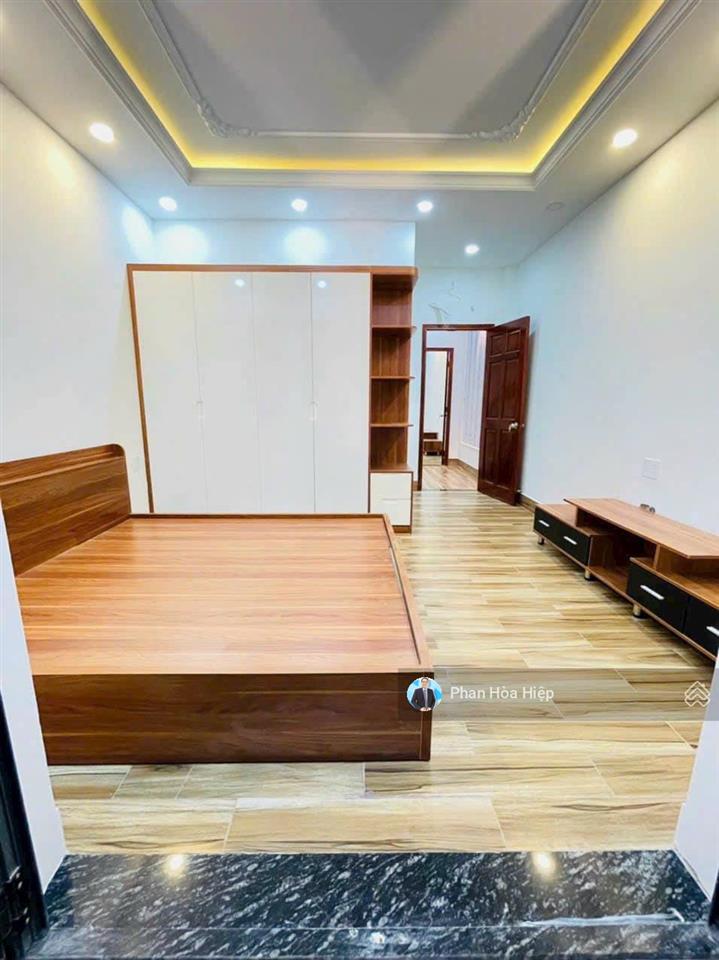 Chính chủ bán gấp hxh bà hom,4 x 14, 3 tầng btct, 4pn, 3wc, vài bước ra chợ phú lâm, phố ẩm thực