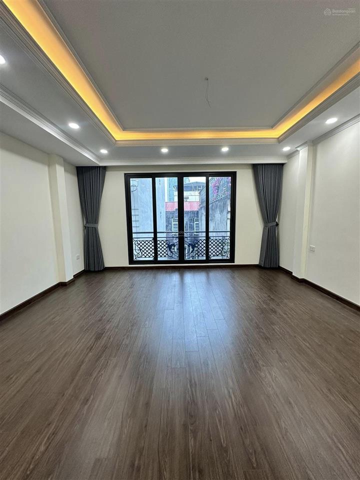 Nhà đẹp như hình. phân lô  ô tô  phố nguyễn văn huyên dt 55m2 7 tầng thang máy. mt 5m