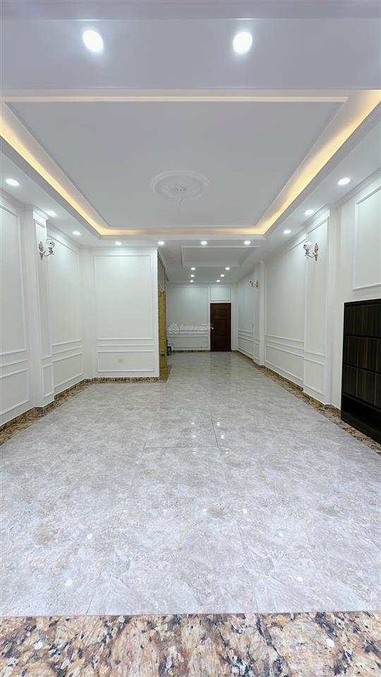 Nhà đẹp như hình. phân lô  ô tô  phố nguyễn văn huyên dt 55m2 7 tầng thang máy. mt 5m