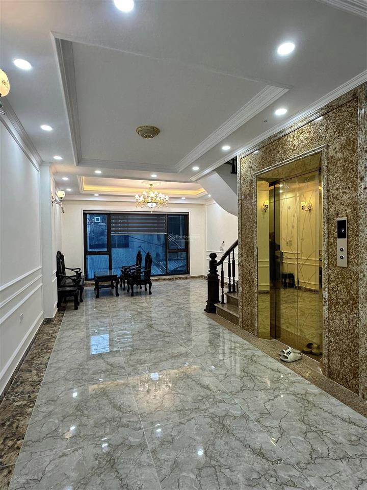 Nhà đẹp như hình. phân lô  ô tô  phố nguyễn văn huyên dt 55m2 7 tầng thang máy. mt 5m