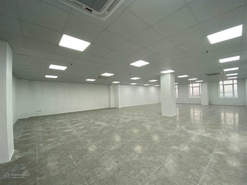 Chính chủ cho thuê văn phòng rẻ nhất cầu diễn, bàn giao mới cứng + free ngoài giờ, dt 150m2