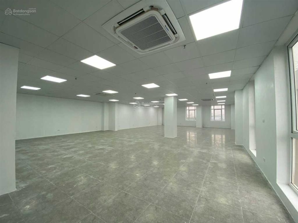 Chính chủ cho thuê văn phòng rẻ nhất cầu diễn, bàn giao mới cứng + free ngoài giờ, dt 150m2
