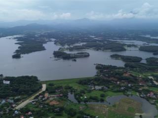 View hồ đồng mô cổ đông đường 3 oto tránh nhau, kinh doanh được luôn