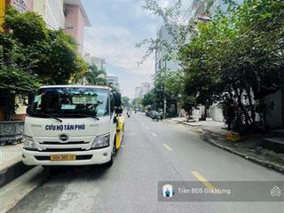 Nhà mt đường phan huy thực, p.tân quy, q7.
diện tích  5 x 17m5 hiện trạng  trệt + 3 lầu 14pn