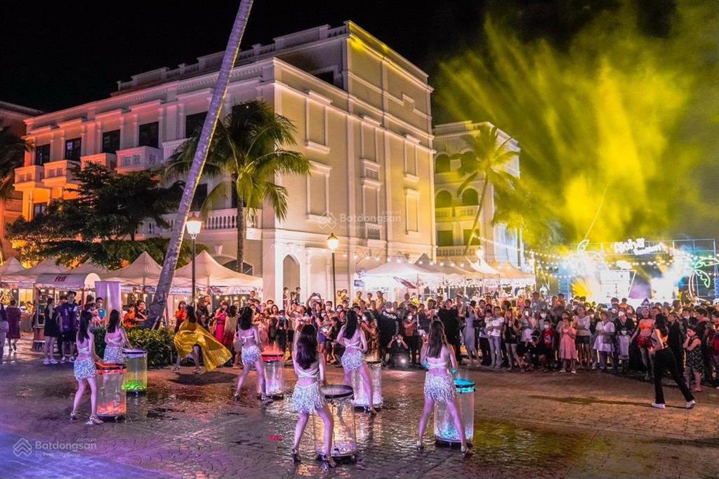 Hàng rất đẹp. ks waterfront 28 pn. cặp căn góc lớn 3 mt, sát cạnh biển, hồ bơi 3000m. rẻ