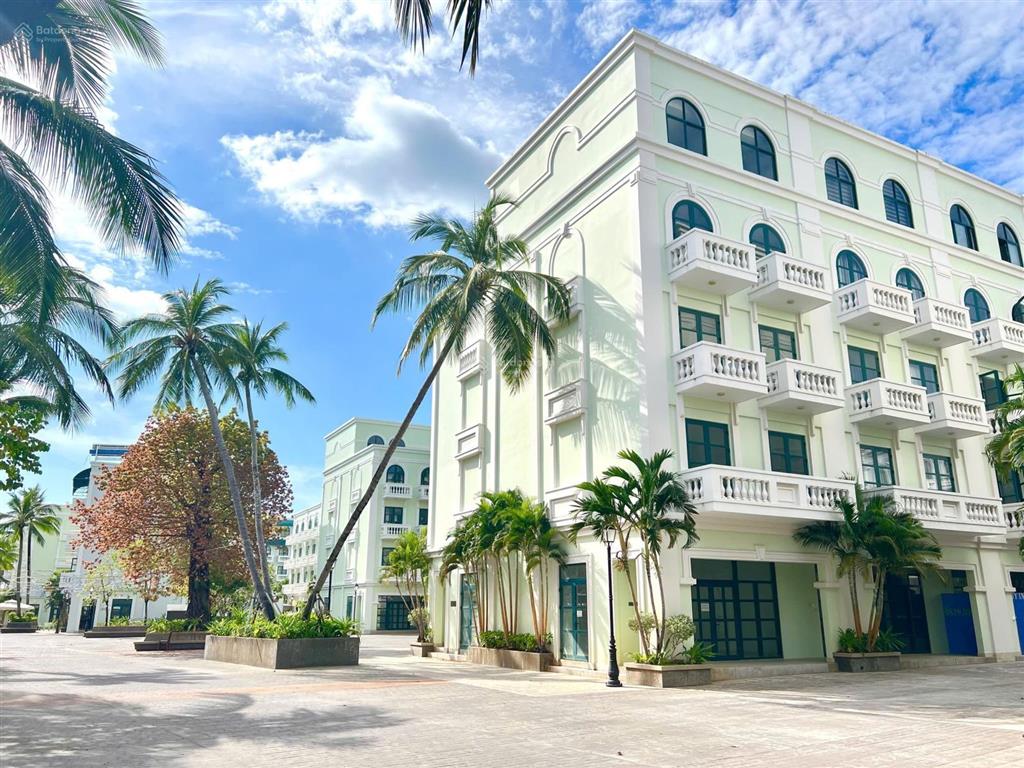 Hàng hiếm rất đẹp. ks waterfront 28 pn. cặp căn góc lớn 3 mt, sát cạnh biển, hồ bơi 3000m. rẻ nhất