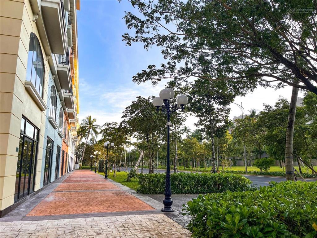 Cắt lỗ khách sạn biển marina 22 pn  đẹp nhất bãi trường phú quốc. 3 mặt tiền lớn, view siêu đẹp