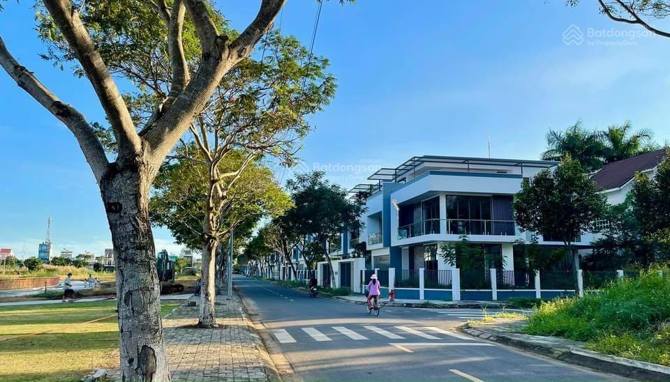 Duy nhất căn biệt thự góc 2 mặt tiền 426,5m2 ngay gần hồ sinh thái giá cực kì rẻ 33 tỷ