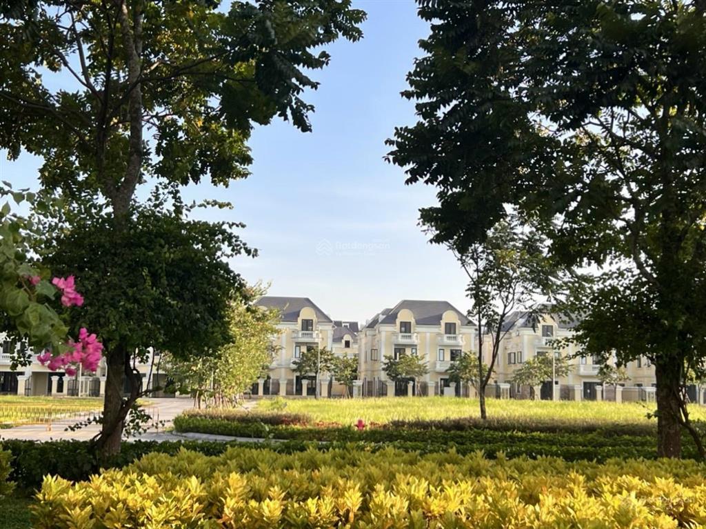 Biệt thự song lập có hầm view công viên, vị trí trung tâm giá đầu tư, đón sóng đường 3.5