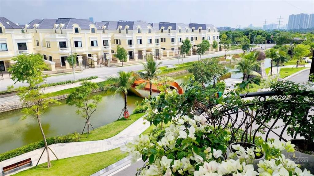 Biệt thự song lập có hầm view công viên, vị trí trung tâm giá đầu tư, đón sóng đường 3.5
