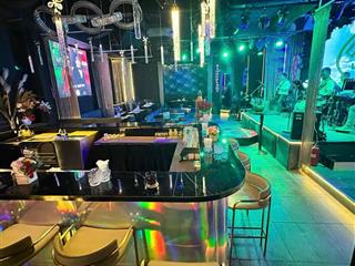 Hạ giá cần sang gấp  bar live music đường tú xương q3, dt 11x30, giá sang 700 triệu,  0779 999 ***