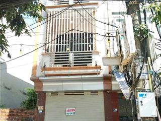 Cho thuê nhà mặt phố kinh doanh 3 tầng 4x16m đối diện chợ đầu mối t. h, 10tr/tháng 0904 240 ***