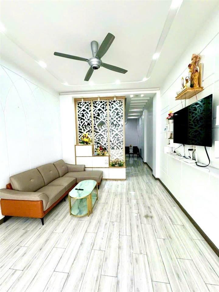 4 tầng  nhà đường số p. tân quy, q7  dt 4x15m giá chỉ 9,9 tỷ còn thương lượng