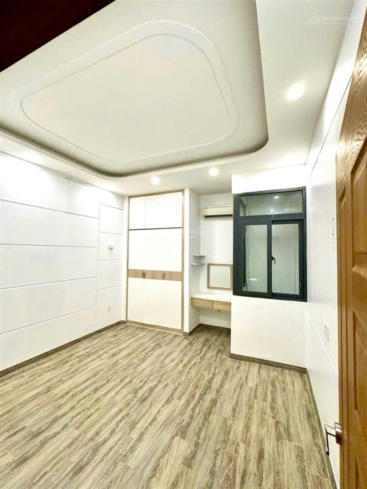 4 tầng  nhà đường số p. tân quy, q7  dt 4x15m giá chỉ 9,9 tỷ còn thương lượng