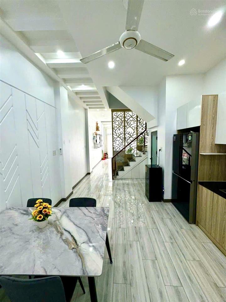 4 tầng  nhà đường số p. tân quy, q7  dt 4x15m giá chỉ 9,9 tỷ còn thương lượng