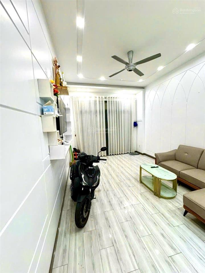 4 tầng  nhà đường số p. tân quy, q7  dt 4x15m giá chỉ 9,9 tỷ còn thương lượng