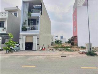 Còn vài lô nằm trong kdc phong phú ấp 5  bình chánh. giá 1tỷ880/112,8m2. sổ riêng sang tên ngay