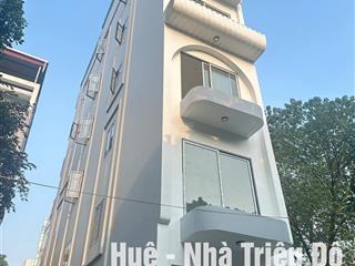 Nhà mới xây 5 tăng phố lê lợi hà đông mỗi tầng 2 phòng có thang máy ở giữa  50m2 giá 12 tỷ